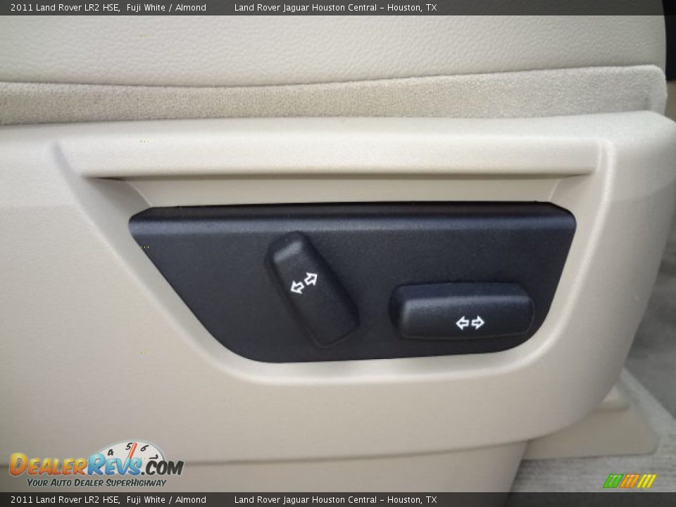 2011 Land Rover LR2 HSE Fuji White / Almond Photo #13