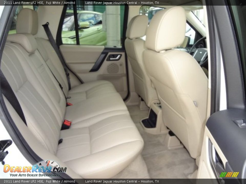2011 Land Rover LR2 HSE Fuji White / Almond Photo #14