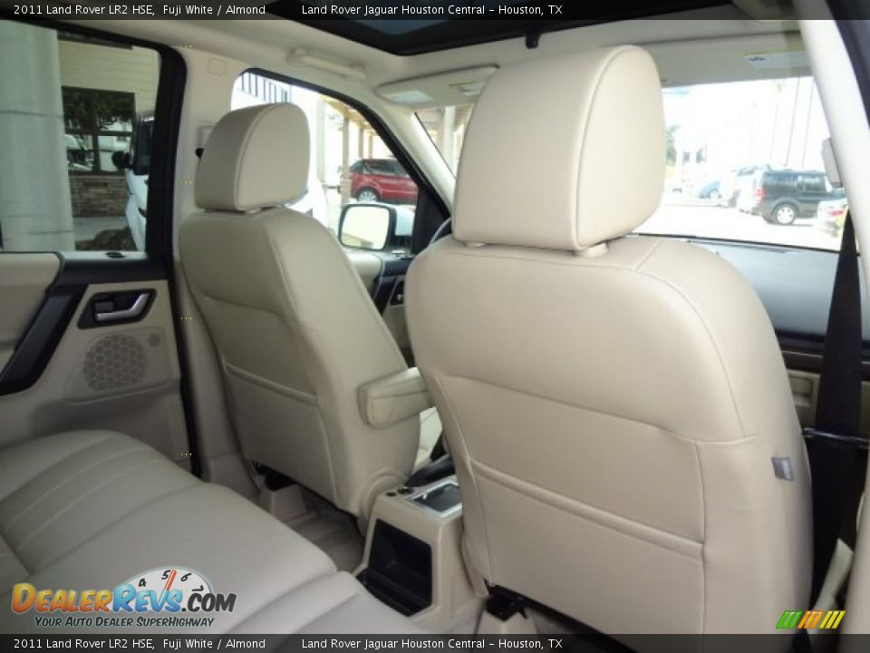2011 Land Rover LR2 HSE Fuji White / Almond Photo #15