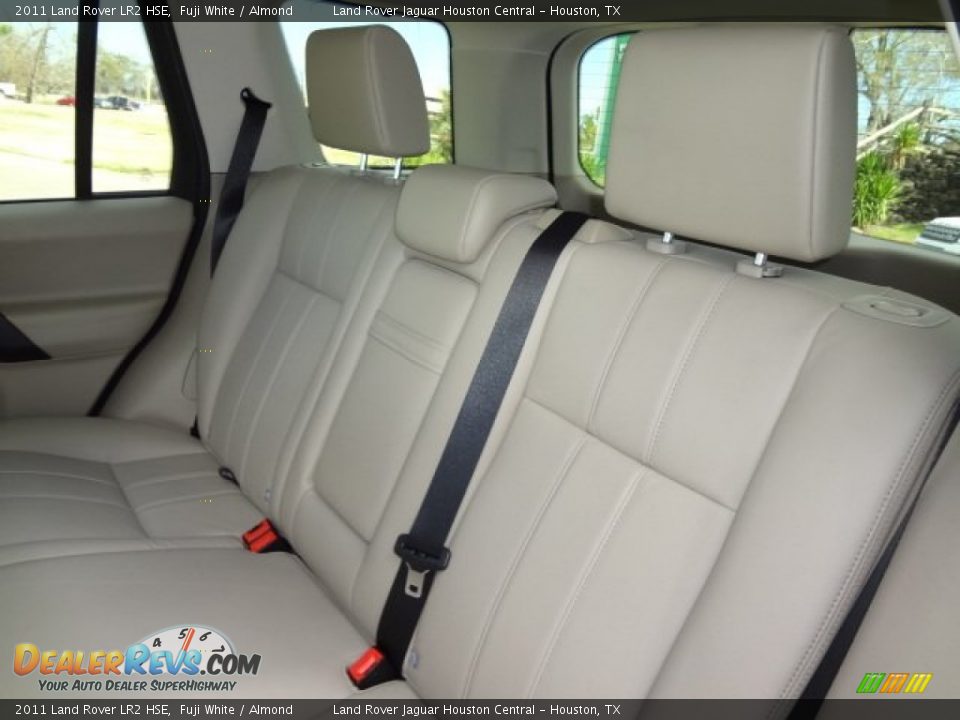 2011 Land Rover LR2 HSE Fuji White / Almond Photo #17