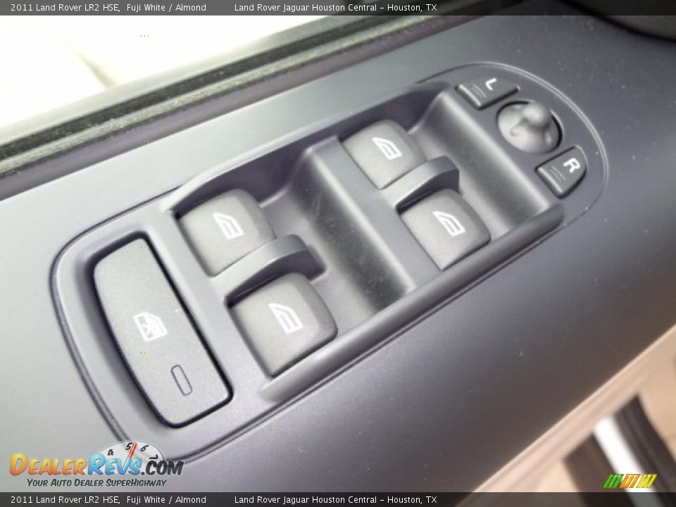 2011 Land Rover LR2 HSE Fuji White / Almond Photo #23