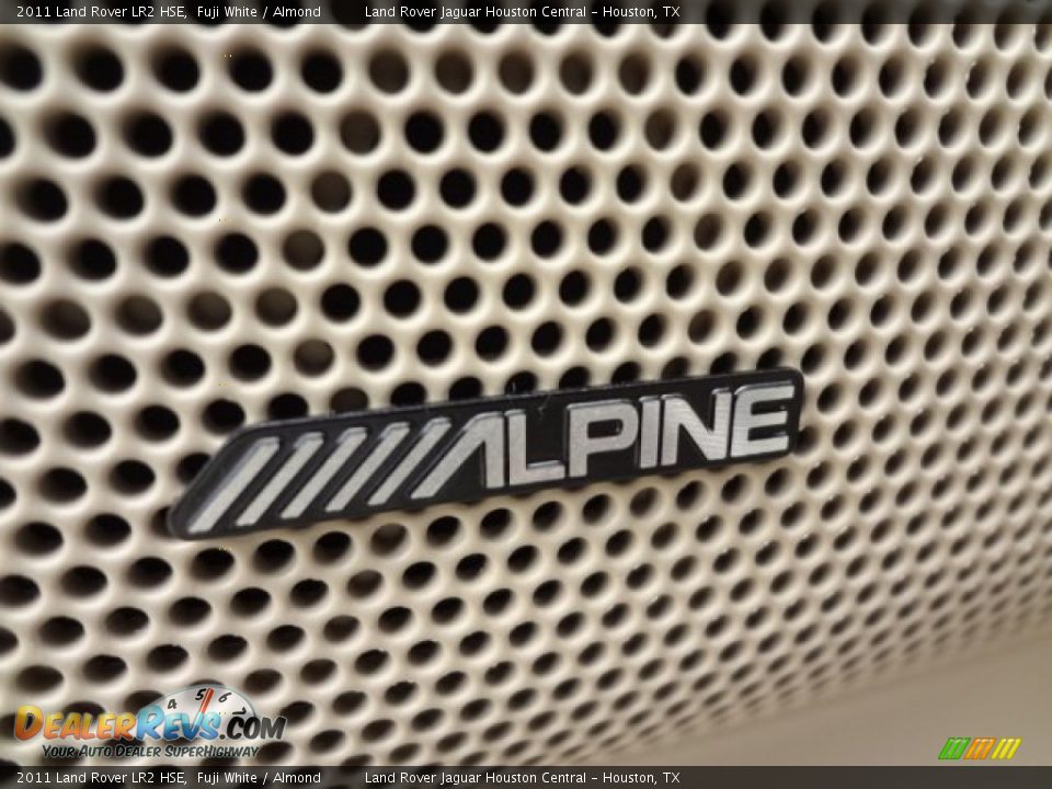 2011 Land Rover LR2 HSE Fuji White / Almond Photo #24