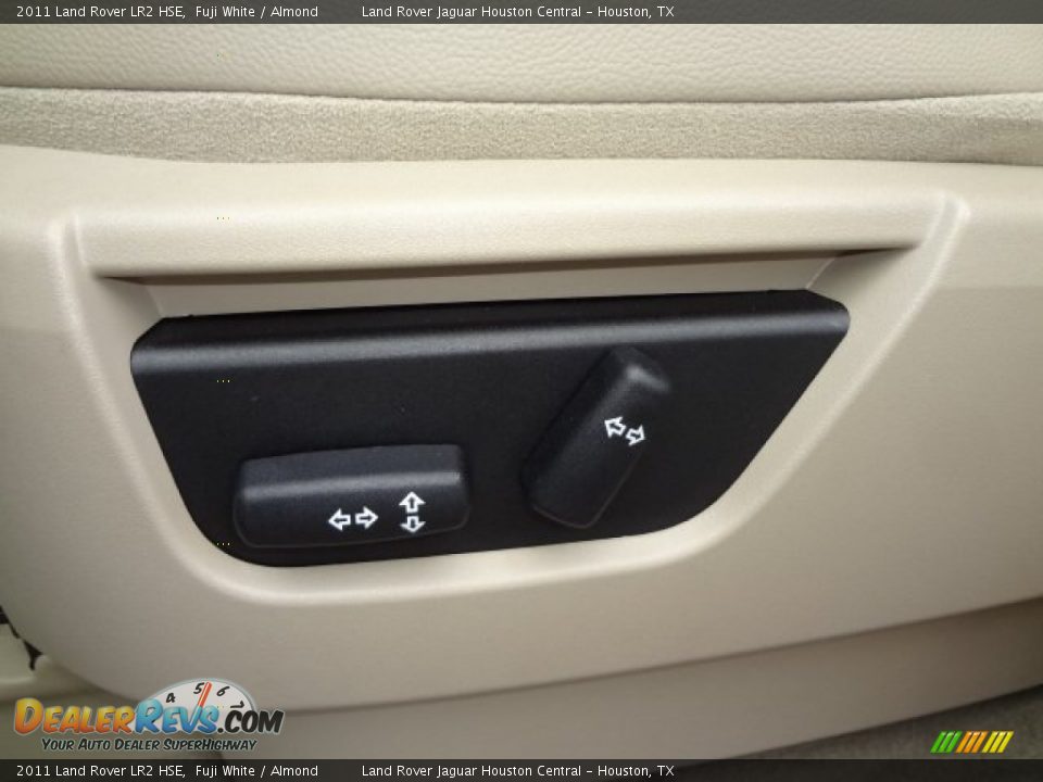 2011 Land Rover LR2 HSE Fuji White / Almond Photo #25