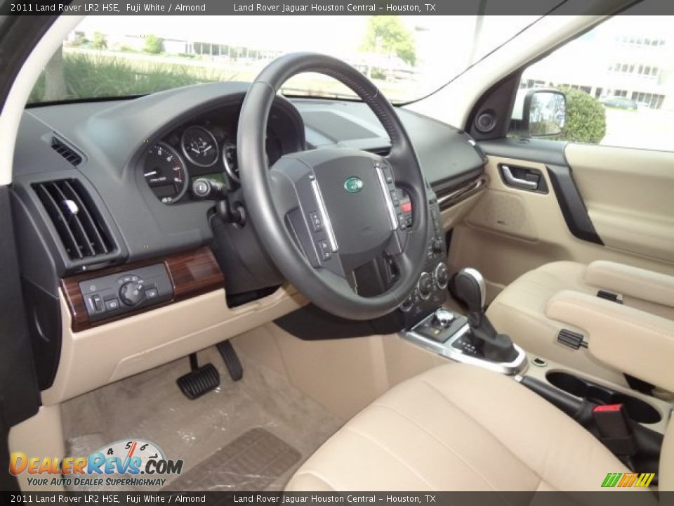 2011 Land Rover LR2 HSE Fuji White / Almond Photo #26