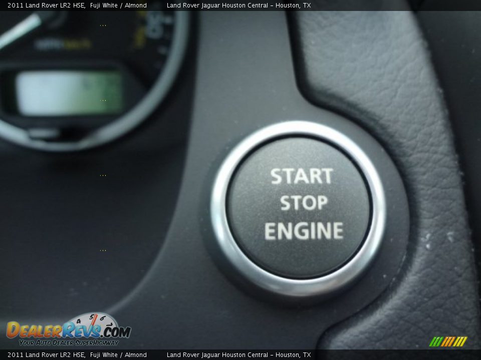2011 Land Rover LR2 HSE Fuji White / Almond Photo #29