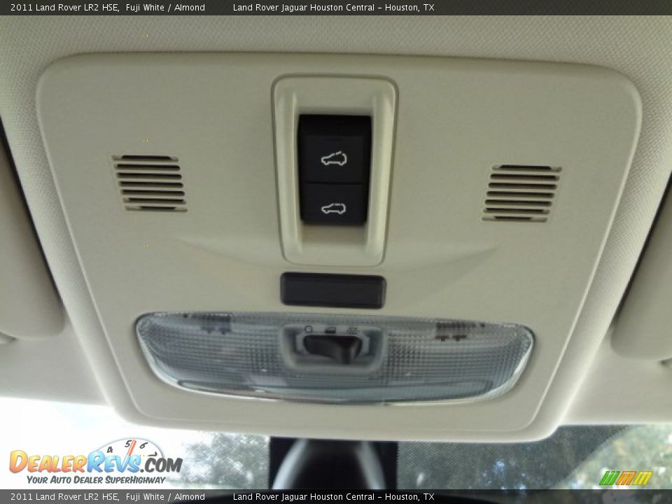 2011 Land Rover LR2 HSE Fuji White / Almond Photo #33