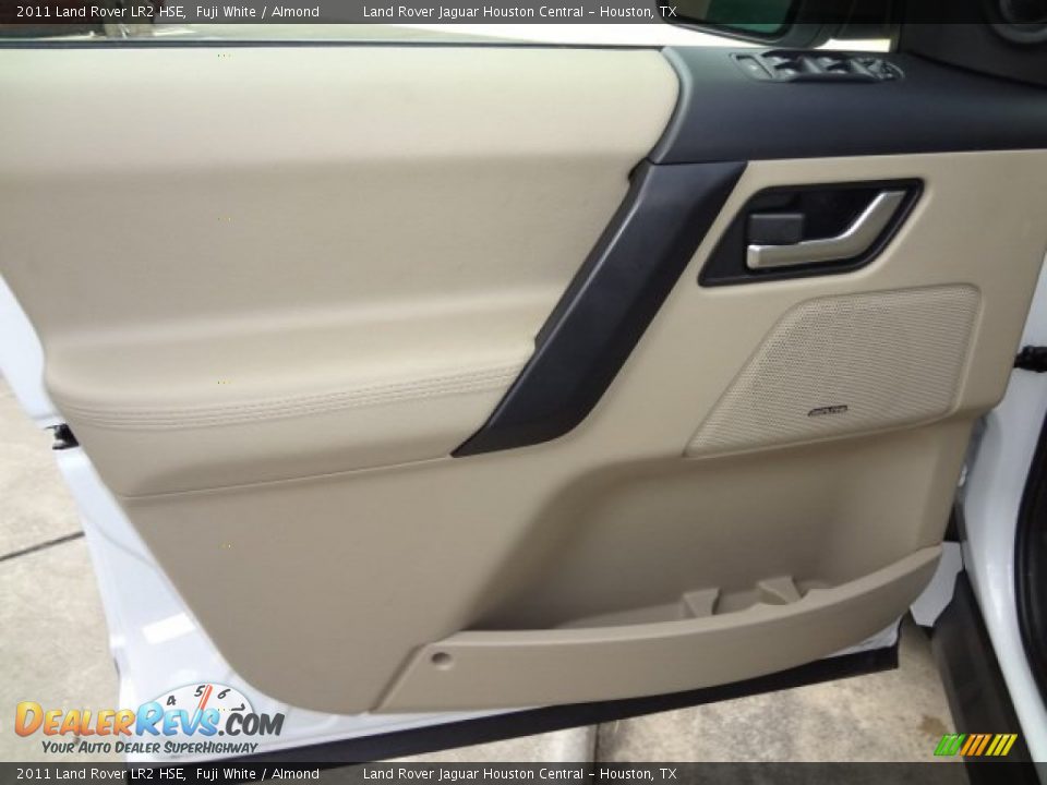 2011 Land Rover LR2 HSE Fuji White / Almond Photo #34
