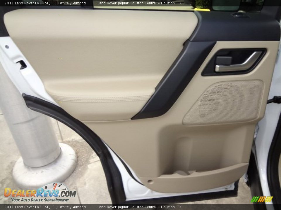 2011 Land Rover LR2 HSE Fuji White / Almond Photo #35