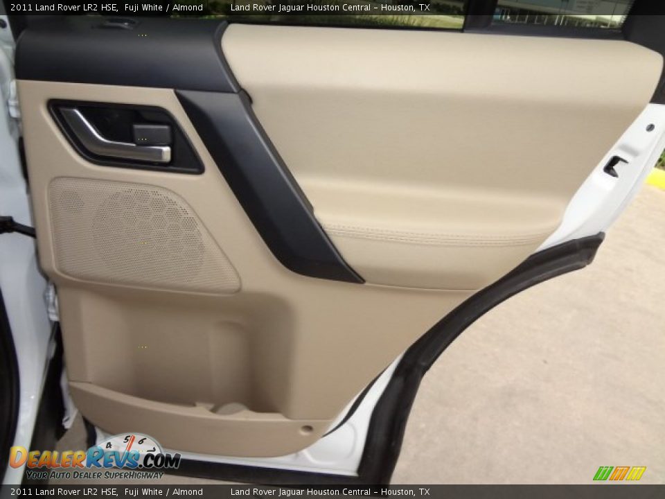 2011 Land Rover LR2 HSE Fuji White / Almond Photo #36