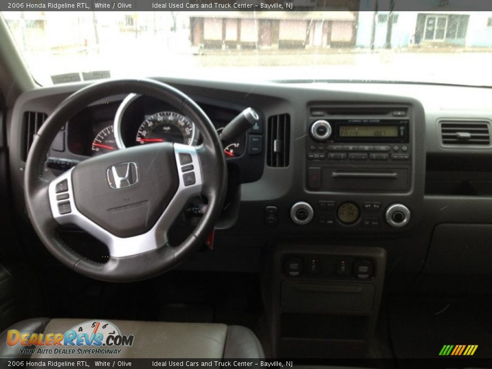 Dashboard of 2006 Honda Ridgeline RTL Photo #3