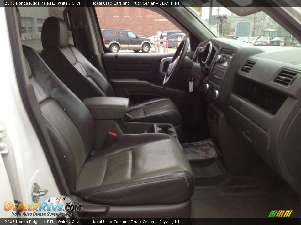 Front Seat of 2006 Honda Ridgeline RTL Photo #4