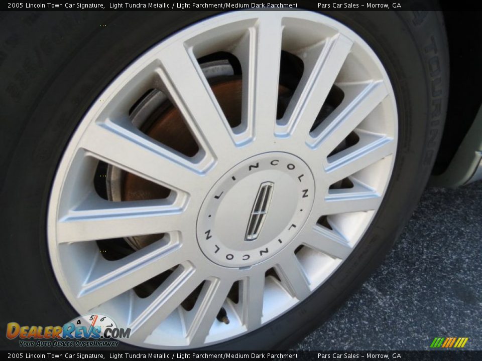 2005 Lincoln Town Car Signature Light Tundra Metallic / Light Parchment/Medium Dark Parchment Photo #5