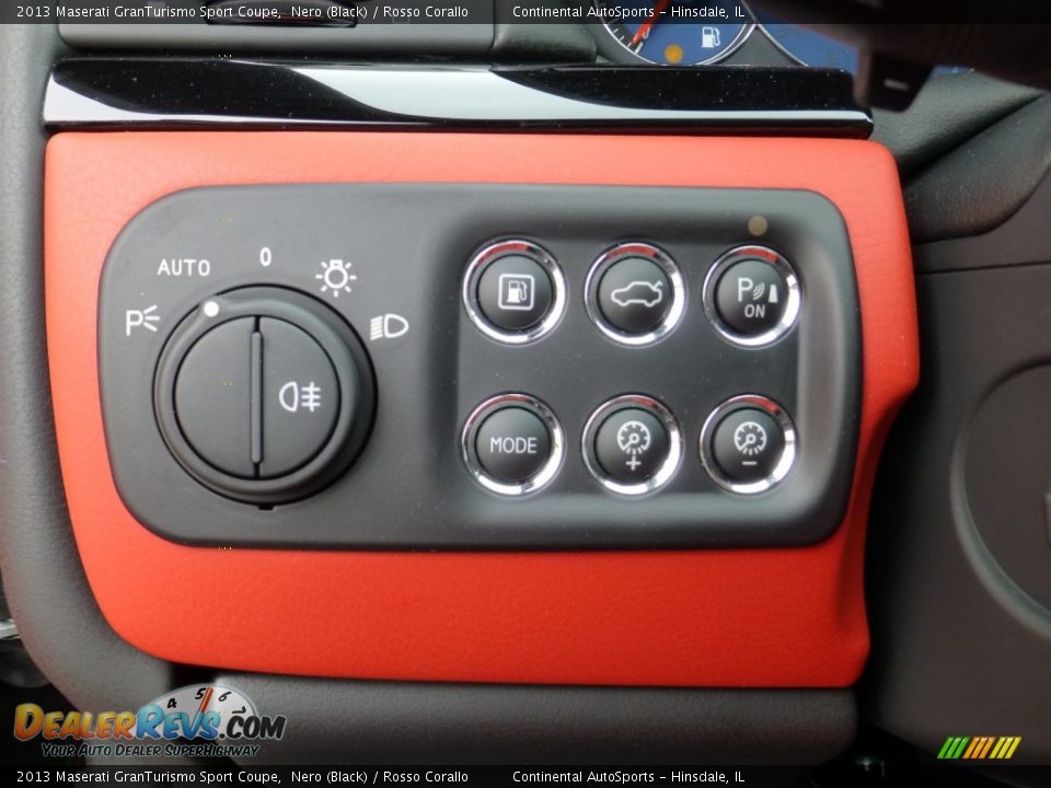 Controls of 2013 Maserati GranTurismo Sport Coupe Photo #36
