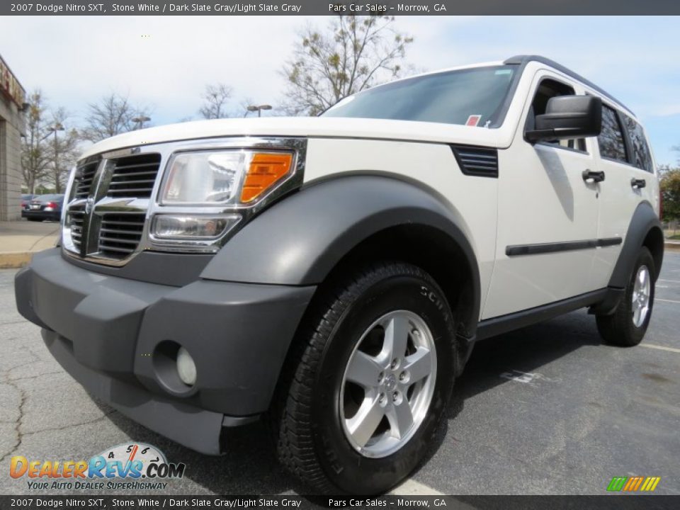 Front 3/4 View of 2007 Dodge Nitro SXT Photo #1