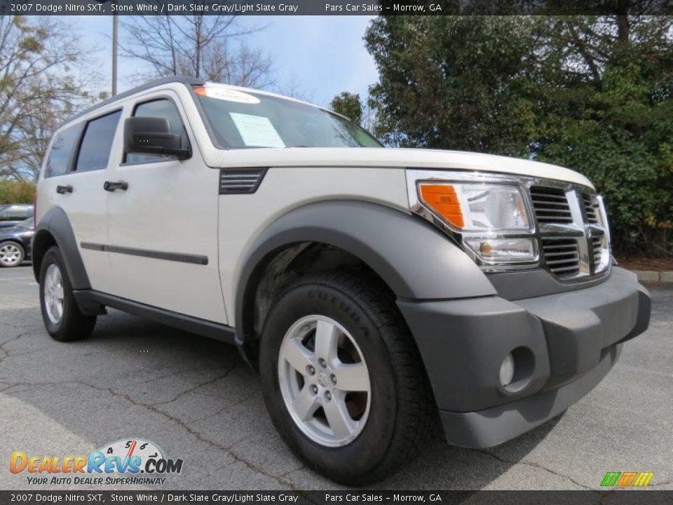 Front 3/4 View of 2007 Dodge Nitro SXT Photo #4