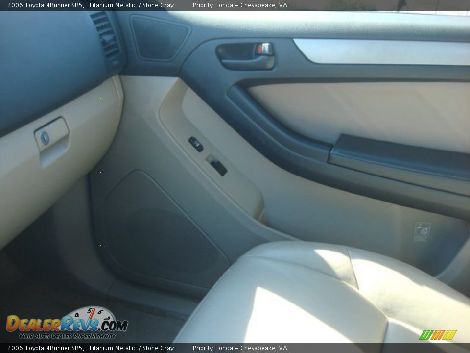 2006 Toyota 4Runner SR5 Titanium Metallic / Stone Gray Photo #22