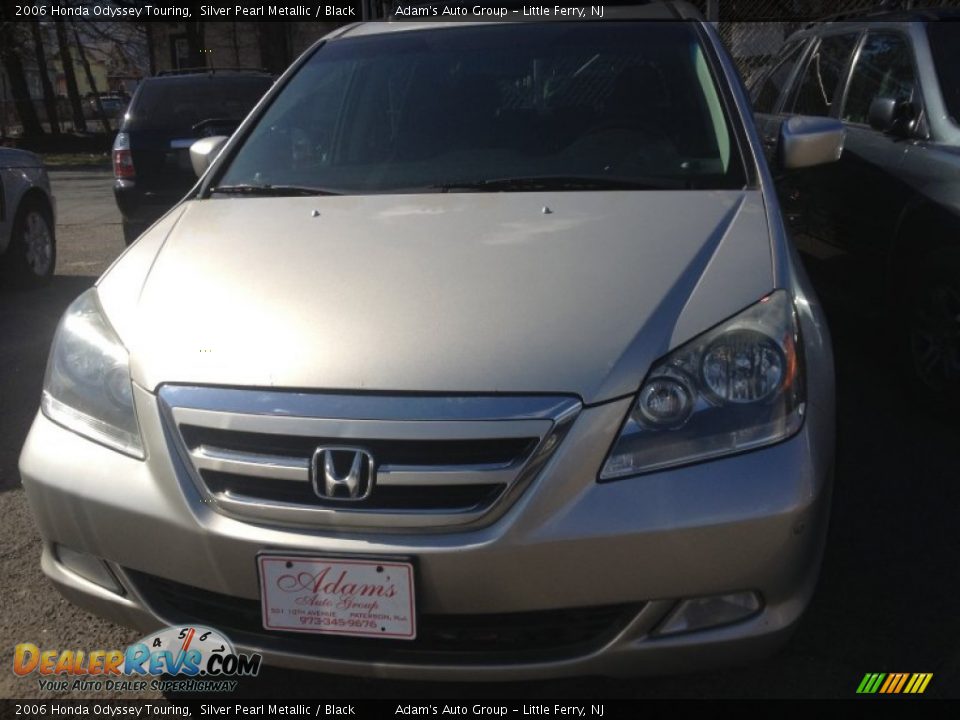 2006 Honda Odyssey Touring Silver Pearl Metallic / Black Photo #2