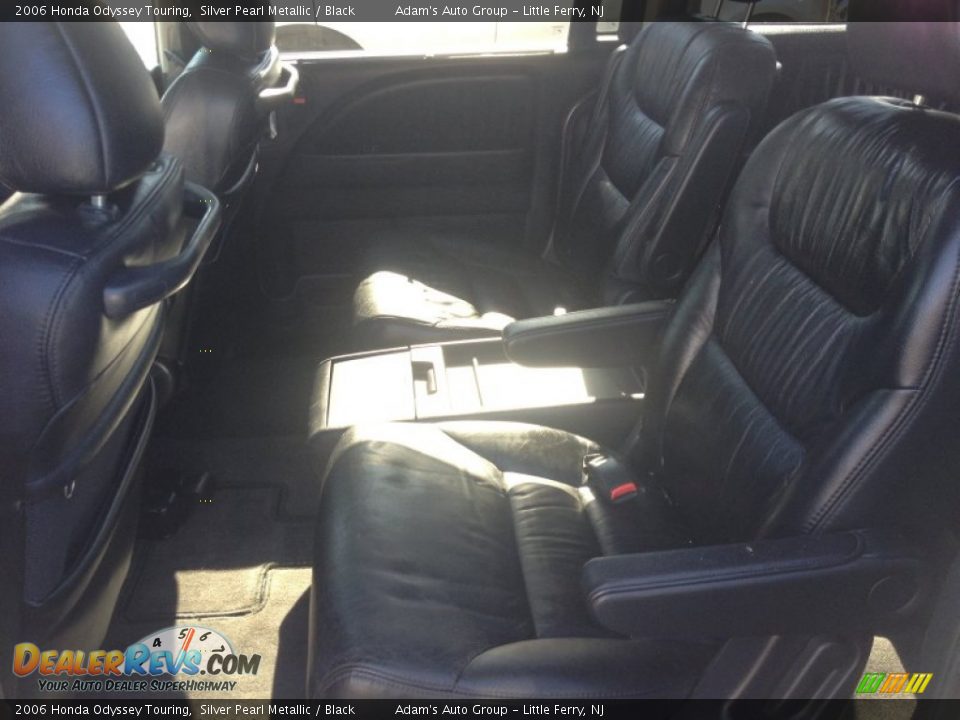 2006 Honda Odyssey Touring Silver Pearl Metallic / Black Photo #13