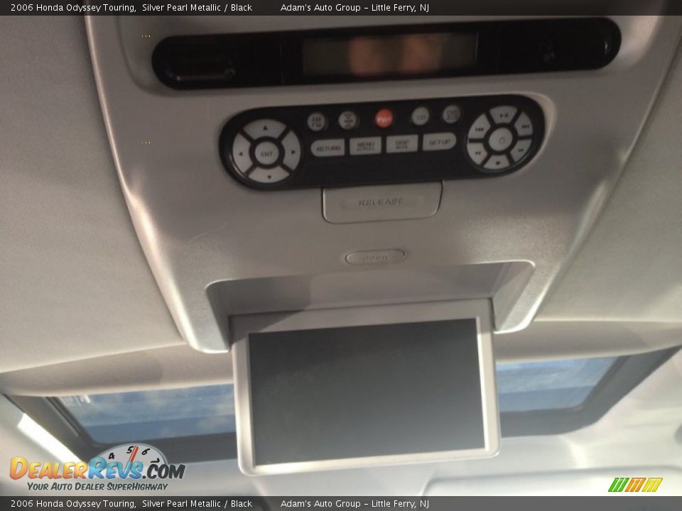 2006 Honda Odyssey Touring Silver Pearl Metallic / Black Photo #14