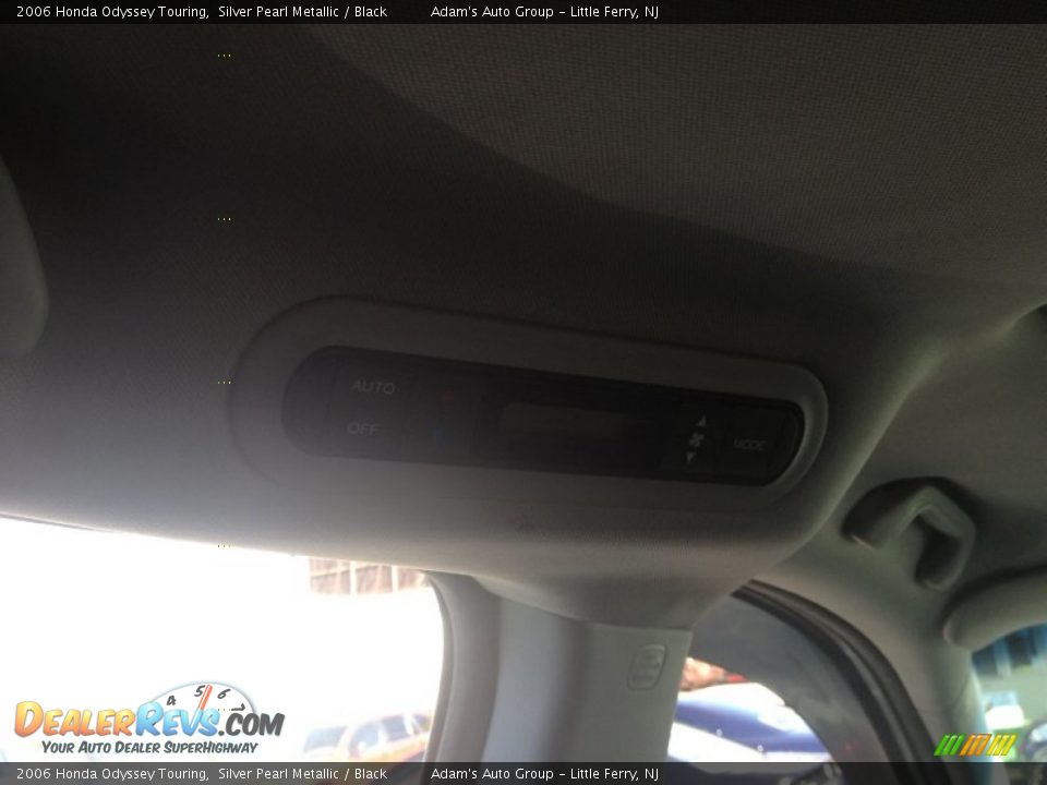 2006 Honda Odyssey Touring Silver Pearl Metallic / Black Photo #15