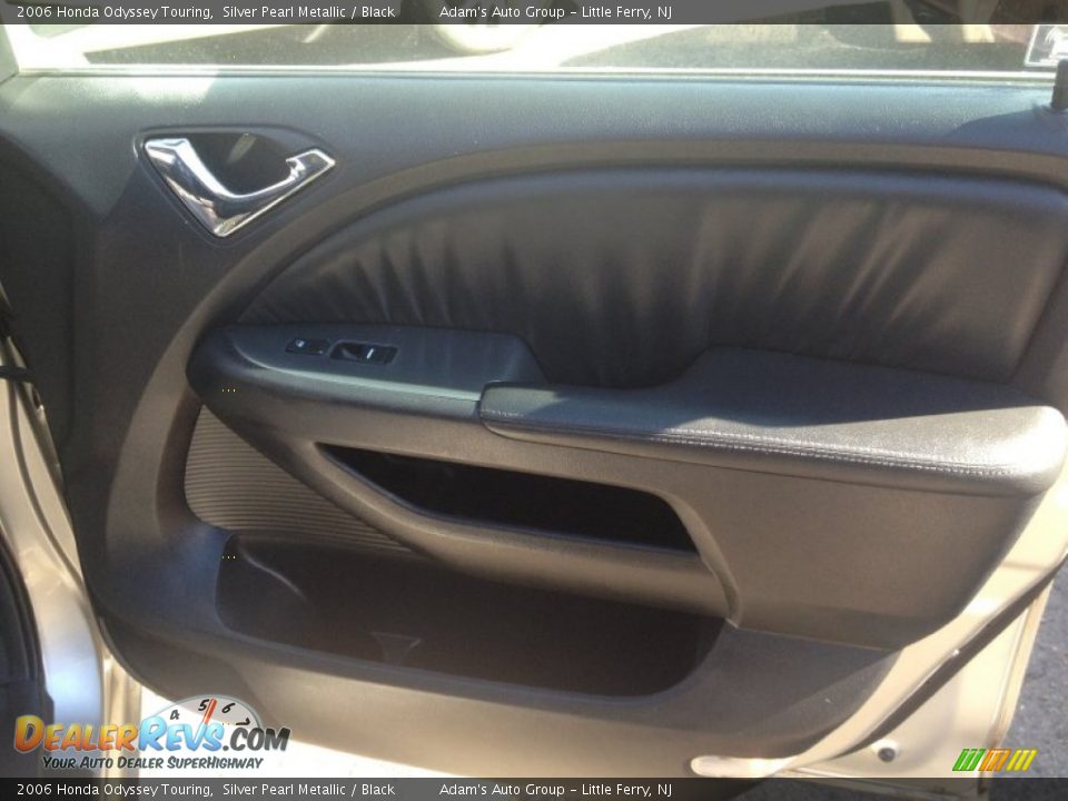 2006 Honda Odyssey Touring Silver Pearl Metallic / Black Photo #17