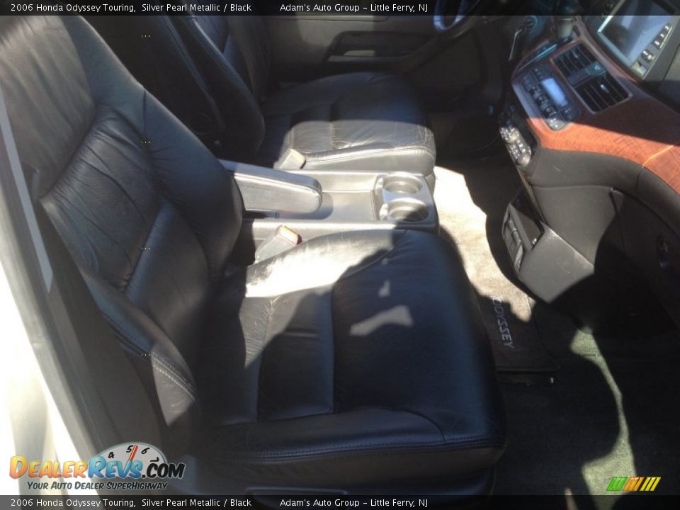 2006 Honda Odyssey Touring Silver Pearl Metallic / Black Photo #18