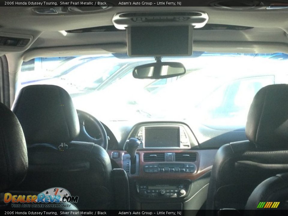 2006 Honda Odyssey Touring Silver Pearl Metallic / Black Photo #23