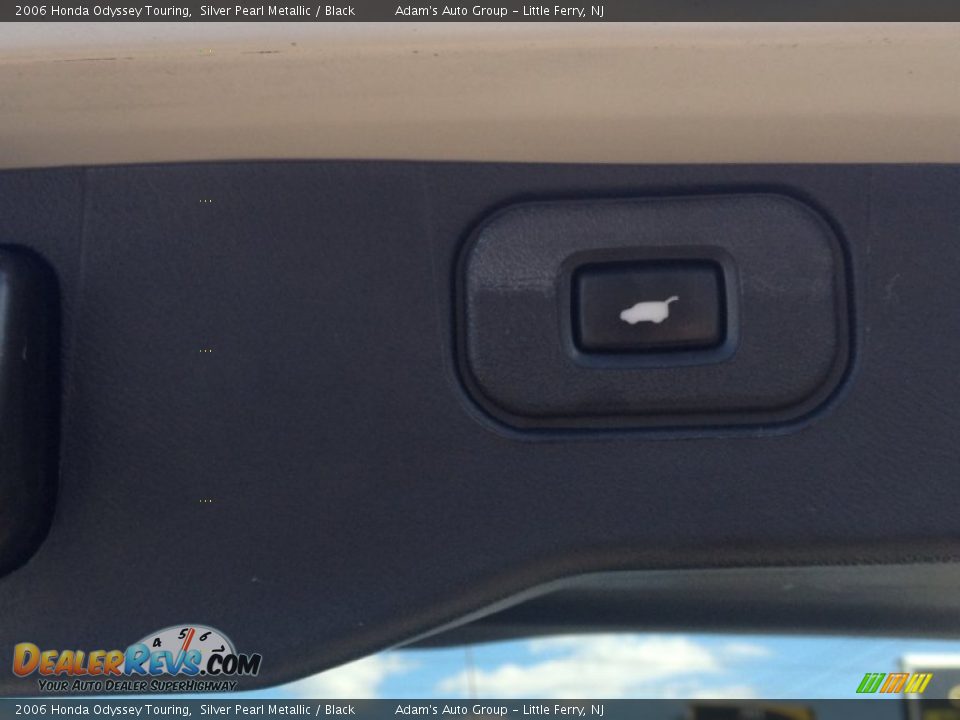2006 Honda Odyssey Touring Silver Pearl Metallic / Black Photo #24