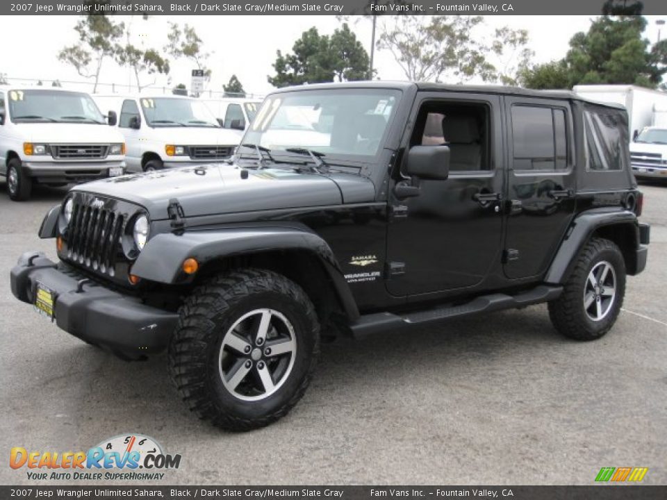 Front 3/4 View of 2007 Jeep Wrangler Unlimited Sahara Photo #3