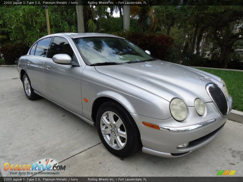 Front 3/4 View of 2003 Jaguar S-Type 3.0 Photo #5