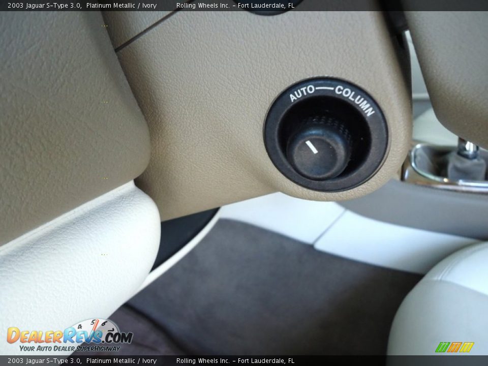 Controls of 2003 Jaguar S-Type 3.0 Photo #20