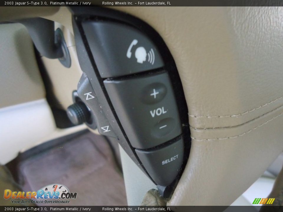 Controls of 2003 Jaguar S-Type 3.0 Photo #22