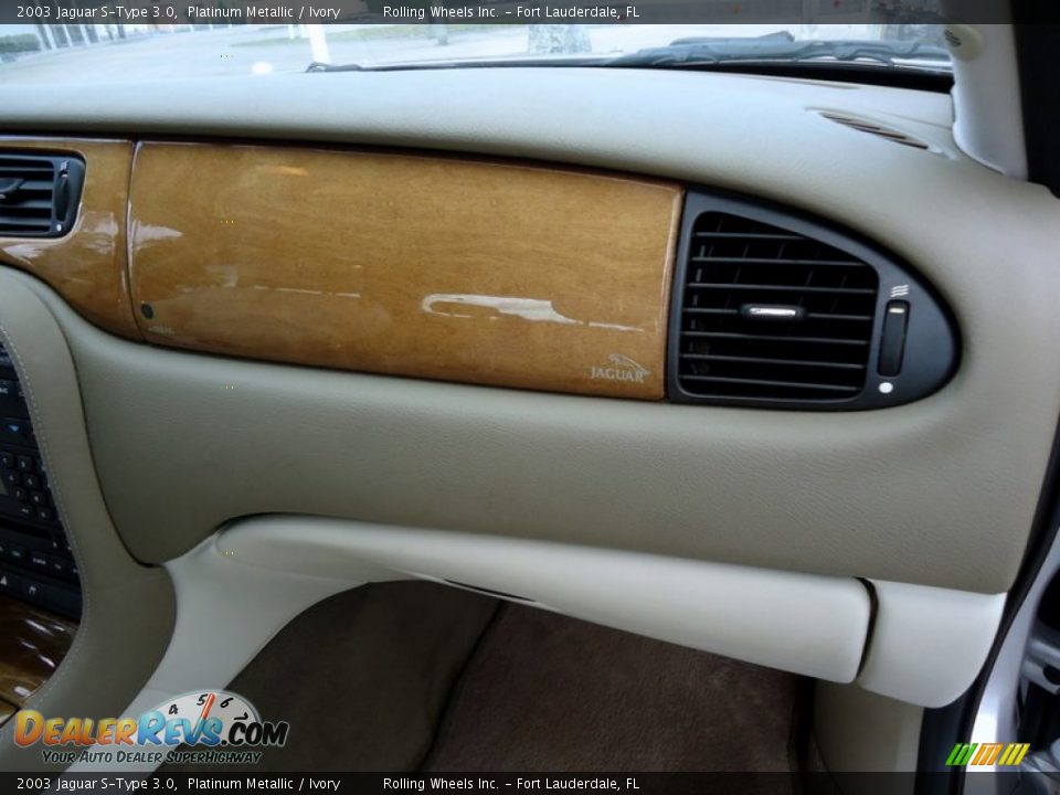 Dashboard of 2003 Jaguar S-Type 3.0 Photo #29