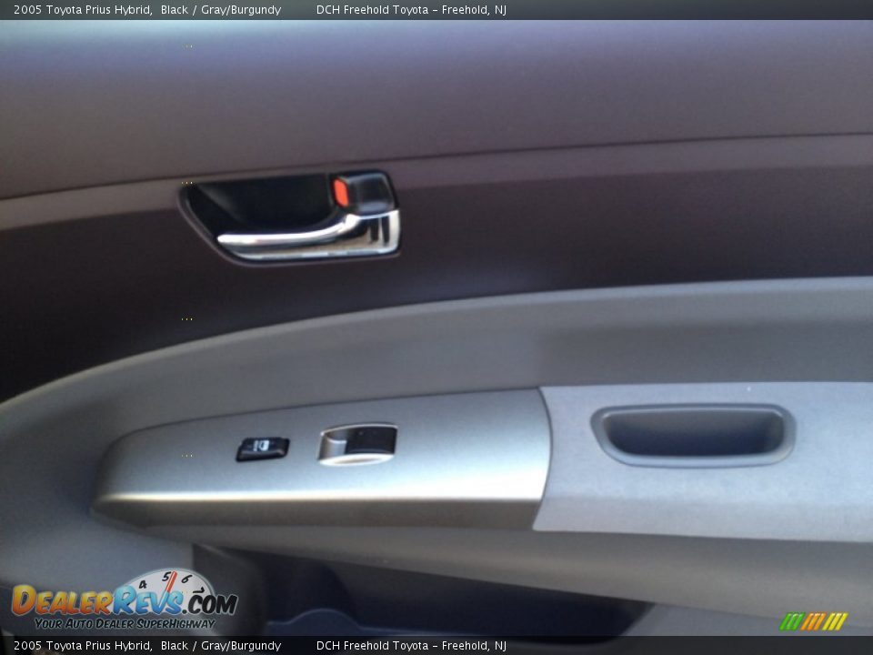 2005 Toyota Prius Hybrid Black / Gray/Burgundy Photo #23