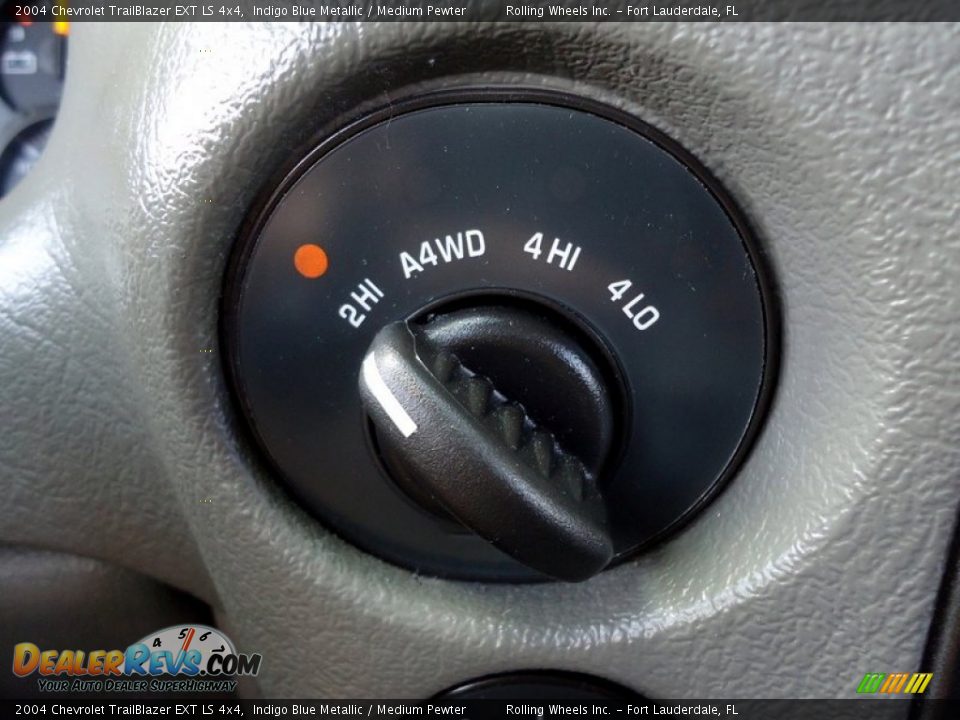 Controls of 2004 Chevrolet TrailBlazer EXT LS 4x4 Photo #3
