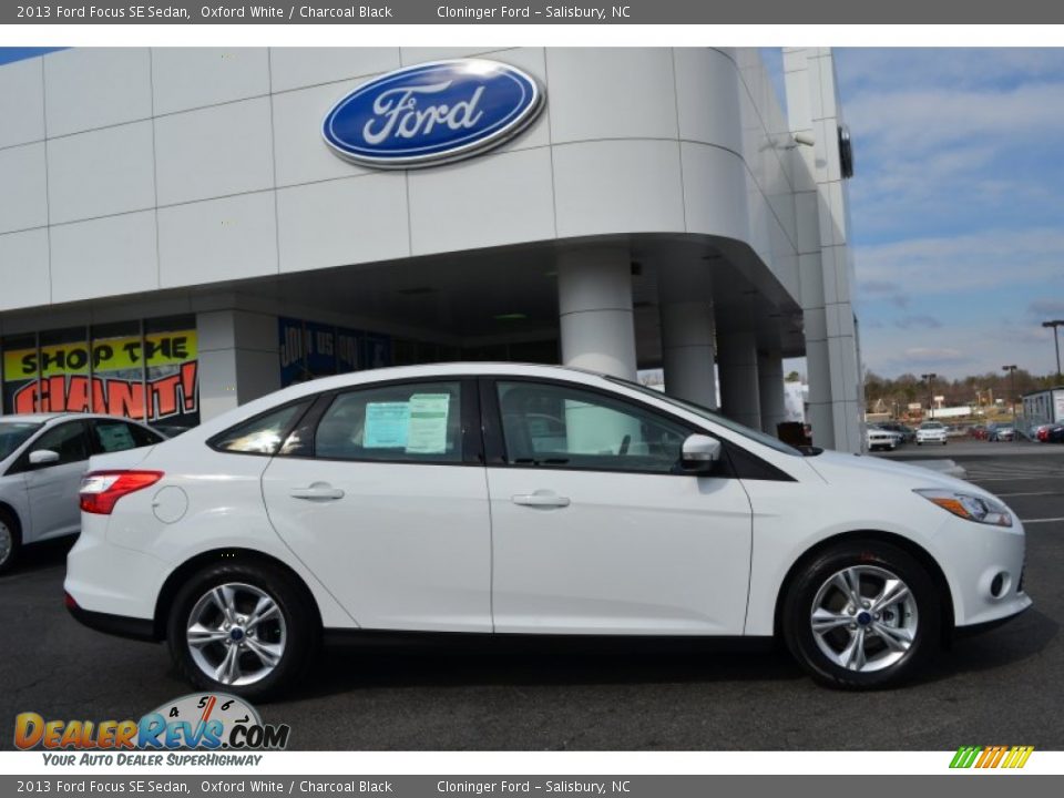 2013 Ford Focus SE Sedan Oxford White / Charcoal Black Photo #2