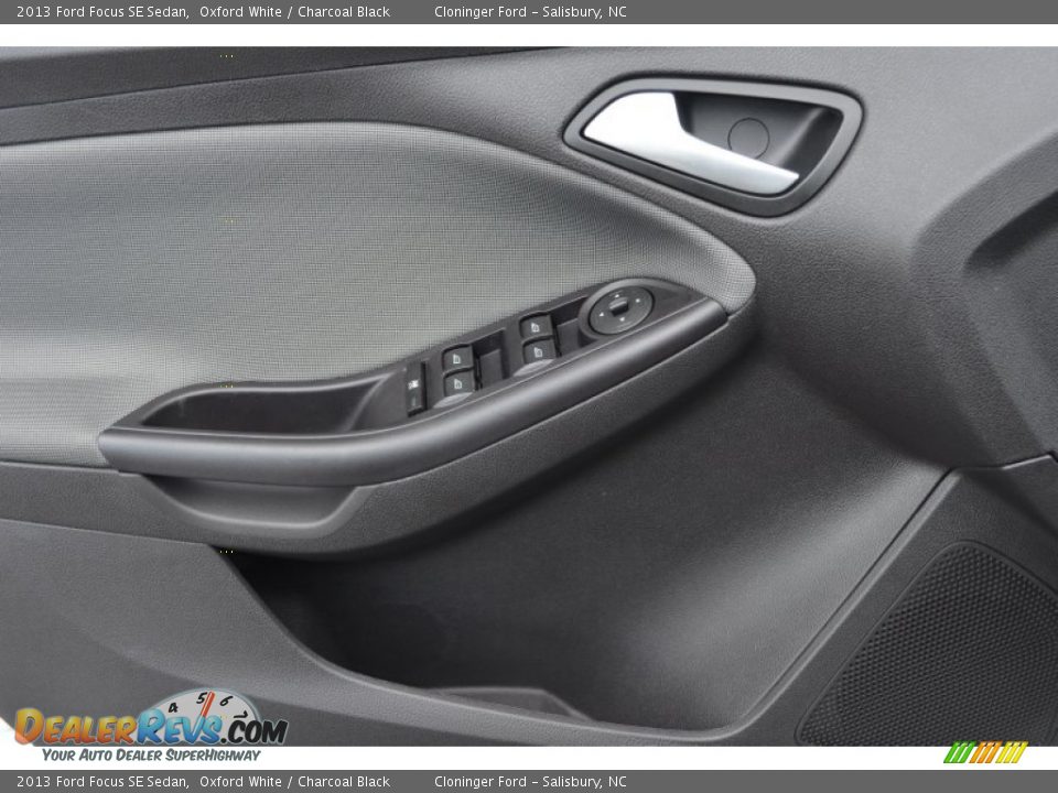 2013 Ford Focus SE Sedan Oxford White / Charcoal Black Photo #8