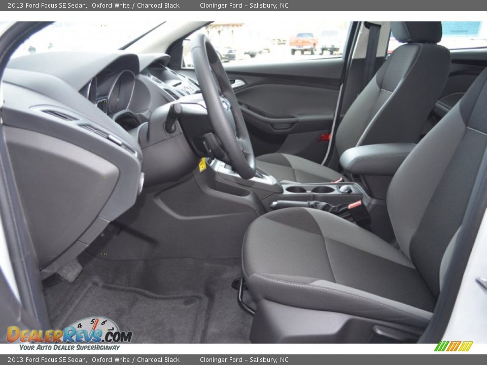 2013 Ford Focus SE Sedan Oxford White / Charcoal Black Photo #10