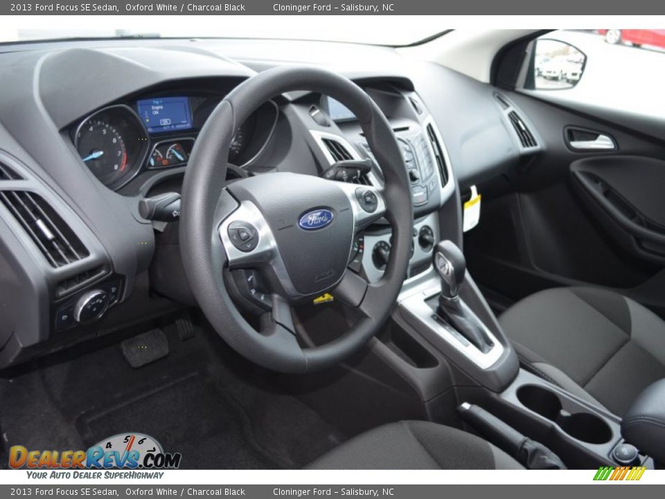 2013 Ford Focus SE Sedan Oxford White / Charcoal Black Photo #11