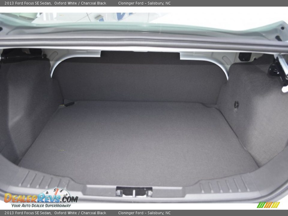2013 Ford Focus SE Sedan Oxford White / Charcoal Black Photo #13