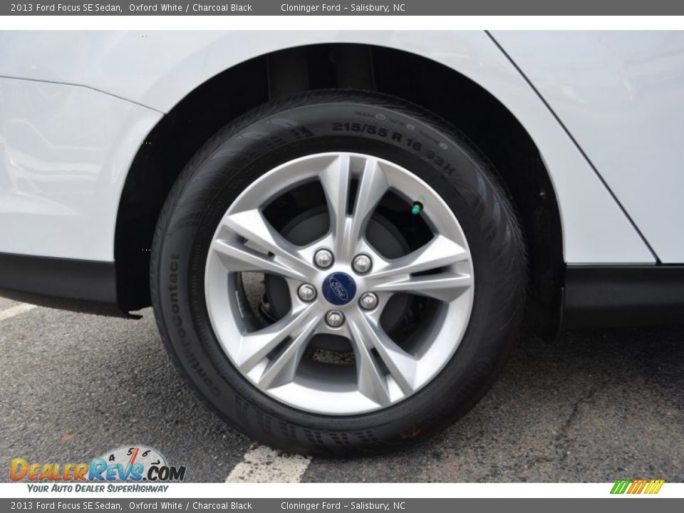 2013 Ford Focus SE Sedan Oxford White / Charcoal Black Photo #19