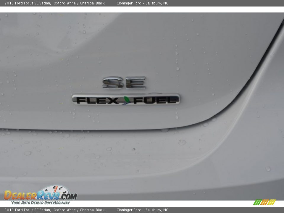 2013 Ford Focus SE Sedan Oxford White / Charcoal Black Photo #21