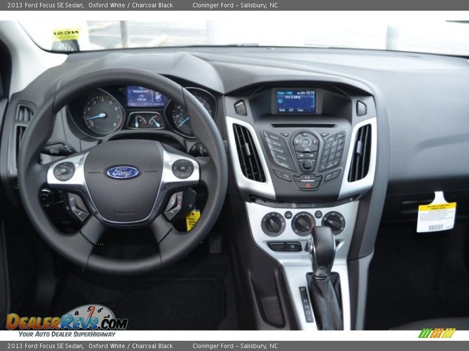 2013 Ford Focus SE Sedan Oxford White / Charcoal Black Photo #22