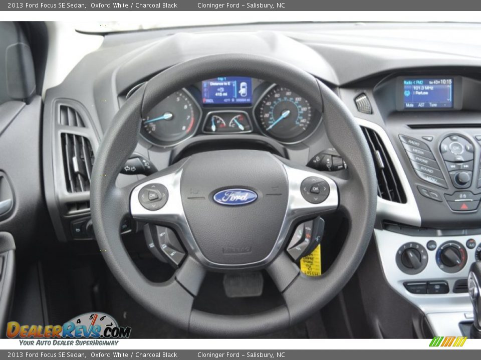 2013 Ford Focus SE Sedan Oxford White / Charcoal Black Photo #23