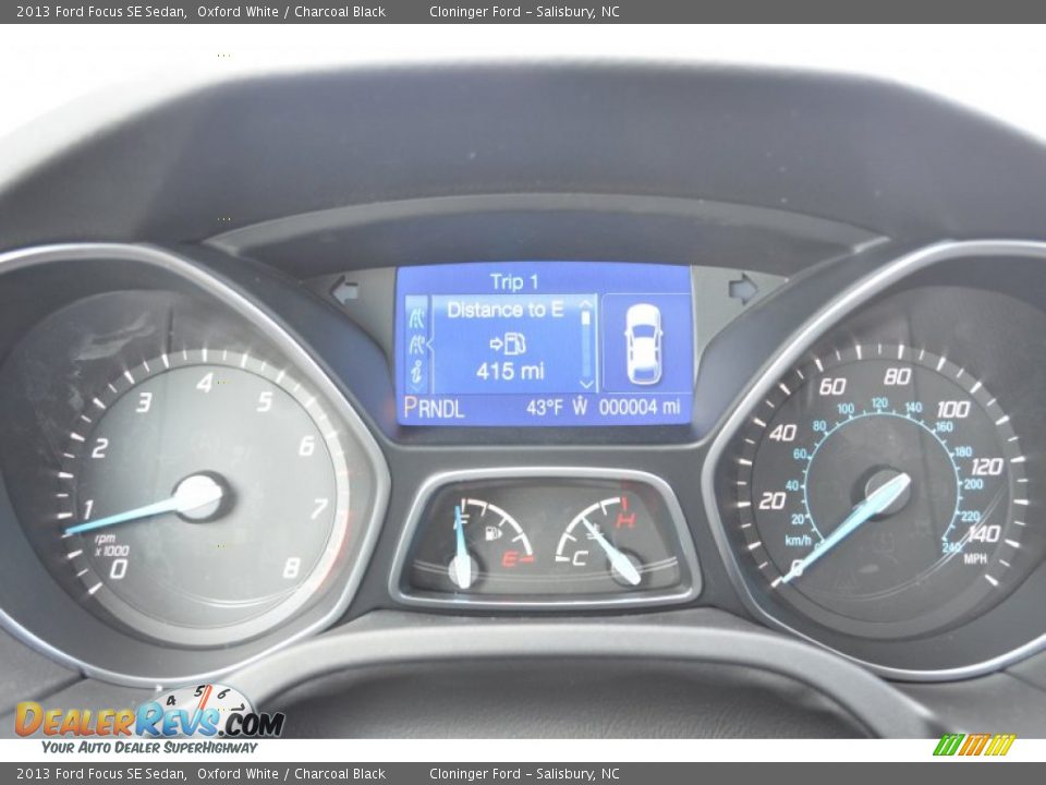 2013 Ford Focus SE Sedan Oxford White / Charcoal Black Photo #28