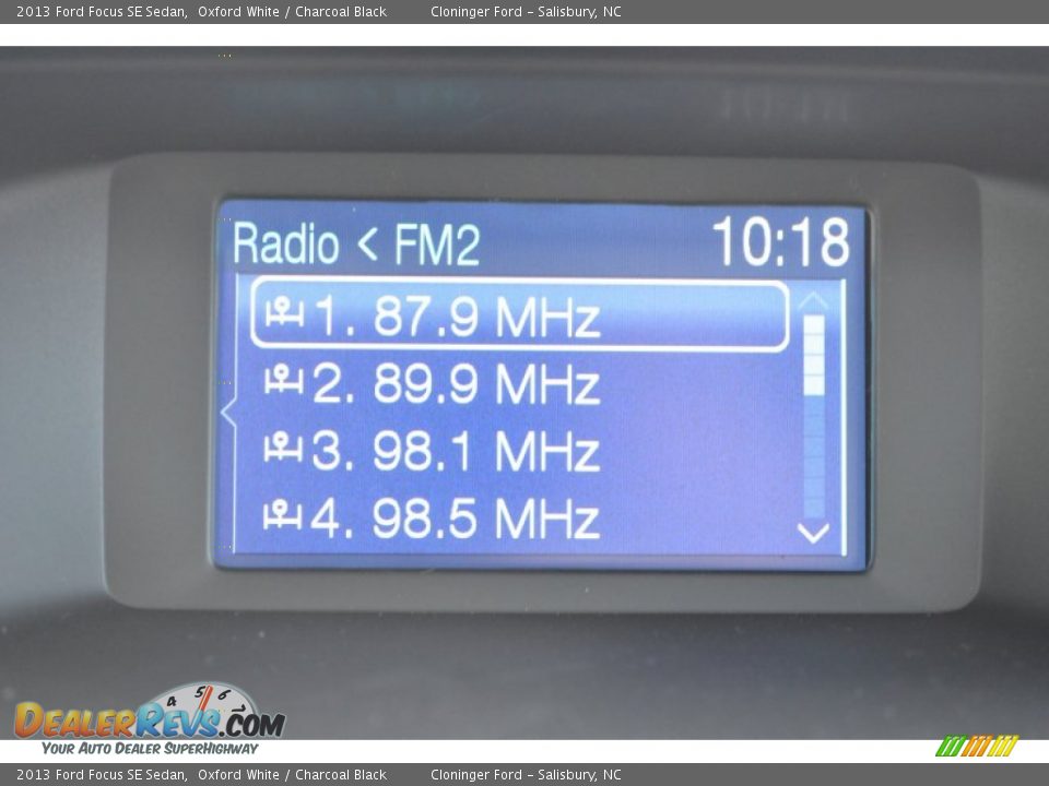 2013 Ford Focus SE Sedan Oxford White / Charcoal Black Photo #31