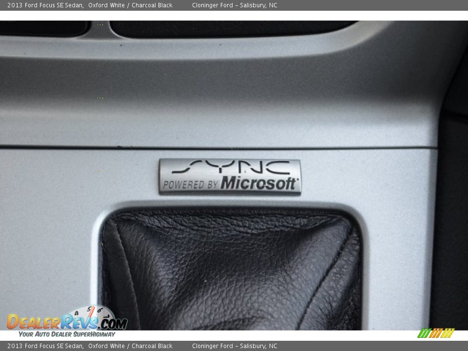 2013 Ford Focus SE Sedan Oxford White / Charcoal Black Photo #35