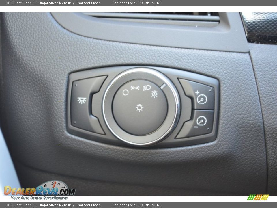 Controls of 2013 Ford Edge SE Photo #24