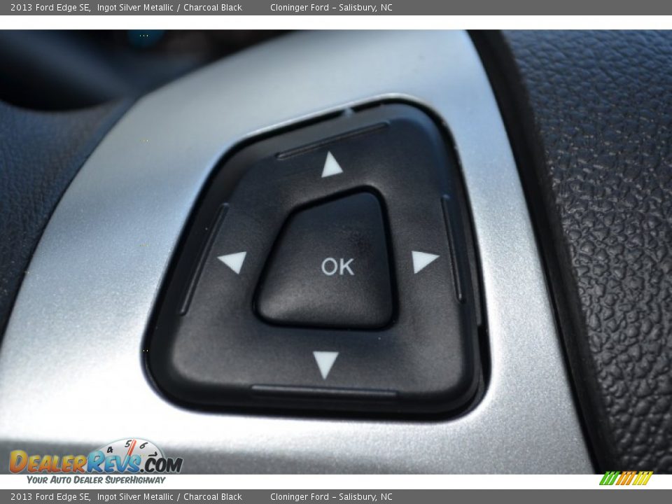 Controls of 2013 Ford Edge SE Photo #25