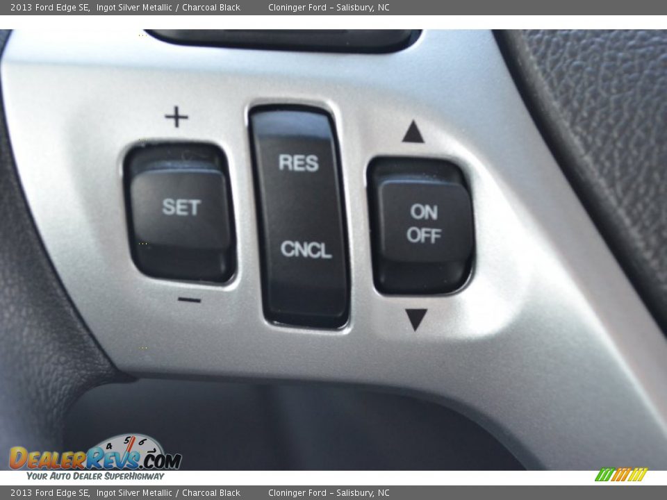 Controls of 2013 Ford Edge SE Photo #28